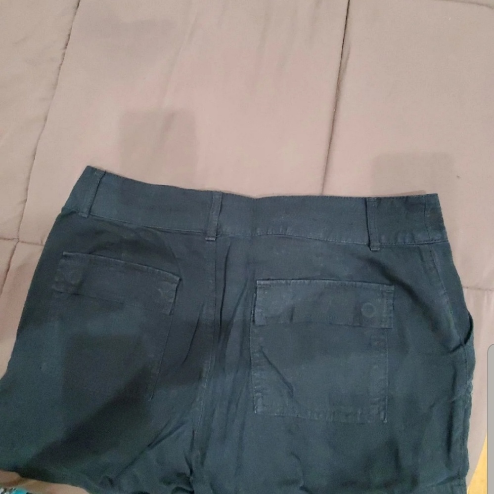 Shorts - Picture 2 of 3